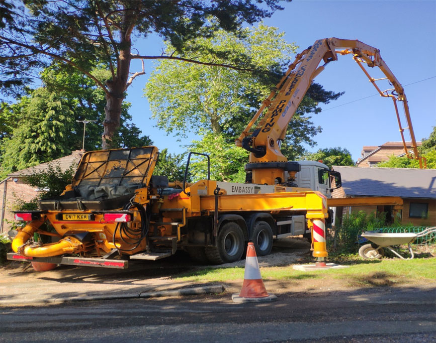 Cifa 36 Oxted - pumping over house from front